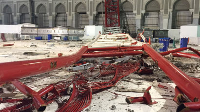 사우디 메카 모스크에 크레인 추락 107명 사망