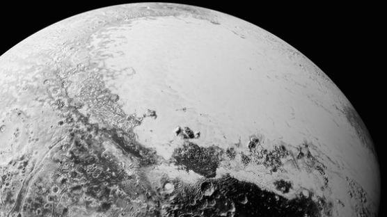 NASA 분화구, 얼음산이 담긴 '비운의 별' 명왕성 사진 공개