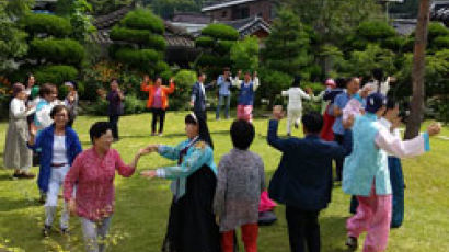 2000명 춤추는 강강술래, 추석 달 반기는 전주 시민들