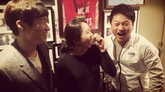 박지성 김민지 부부, 빵 터진 듯 함박웃음…런던에서의 근황 공개