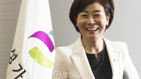 [TONG] "게임 셧다운…이제는 부모가 선택합니다" 김희정 여성가족부 장관 인터뷰