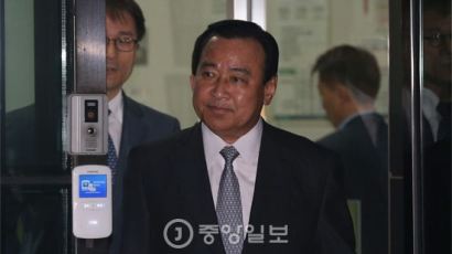 ‘성완종 리스트’ 이완구 전 국무총리, 오후 2시 첫 정식재판