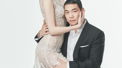 이찬오♥김새롬, 웨딩화보 공개…신혼부부다운 과감한 스킨십