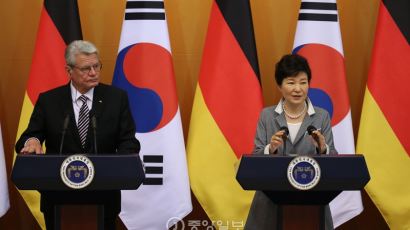 [정치] 평화 통일 함께 고민키로 한 박 대통령과 가욱 독일 대통령 