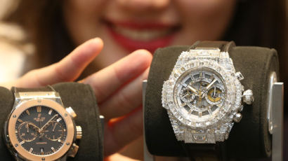 다이아몬드653개박힌 12억짜리 시계