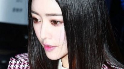홍수아, 예전 얼굴 어디로…? 서울패션위크서 너무 예뻐진 얼굴 ‘눈길’