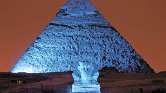 [사진] 유엔 70돌, 파란빛으로 물든 피라미드·만리장성