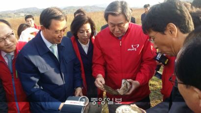 [정치] 가뭄 해결 위해 만난 김무성-안희정…"가뭄, 여야 없이 해결해야할 문제"
