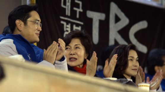한국시리즈 응원하는 삼성-두산 총수
