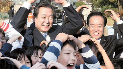 문재인 ‘사회적 기구’ 제안 … 김무성 단칼에 거절