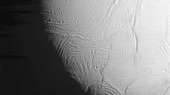 [사회] 토성의 달에서 얼음 수증기 발견