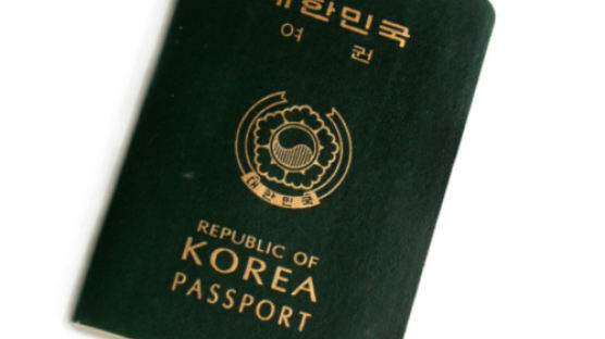 [사회] JUNG을 JEONG으로? 법원 "여권 영문이름 철자 쉽게 바꿔선 안돼"