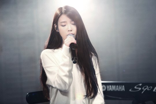 아이유 '무릎' 라이브, 