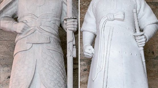 [사진] 국회 새 충무공상 … 조선 갑옷·검 제대로 갖춰