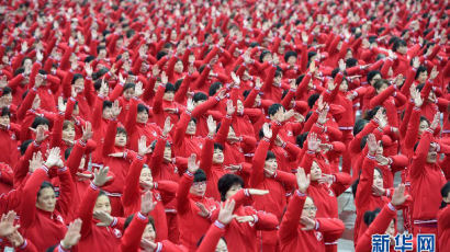 [국제] 기네스북 기록 깬 중국의 광장 춤…2만명 한자리에서 춤바람