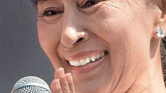 [사진] 아웅산 수지, 미얀마 총선 승리 선언 … 막 내리는 53년 군부 독재