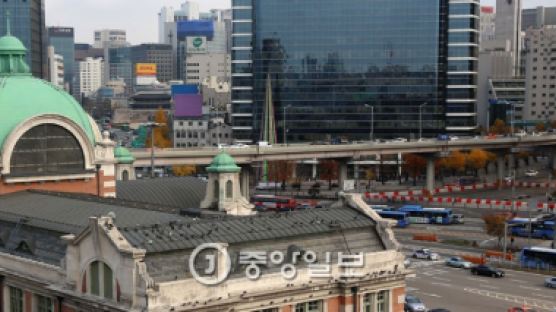 철길·차도에 갇힌 서울역 주변, 걸어서 900m 가는 데 25분