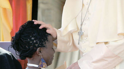 [사진] 교황, 에이즈 환자 격려 
