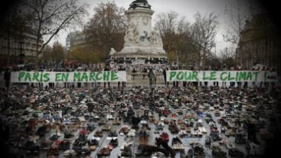 [영상]파리 광장에 수천켤레의 신발이 놓인 이유는?