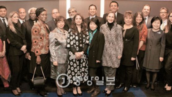 [사진] 코리아 중앙데일리 초청 11개국 대사 부부 만찬