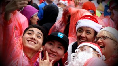 [영상]중국 상하이에 산타가 나타났다?!