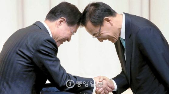 김수남의 검찰, 박 대통령 후반기 ‘정치적 중립’ 시험대