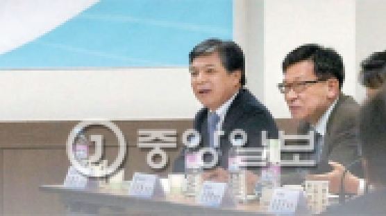 25개 로스쿨생 “전원 자퇴” 김현웅 “최종 입장 아니다”