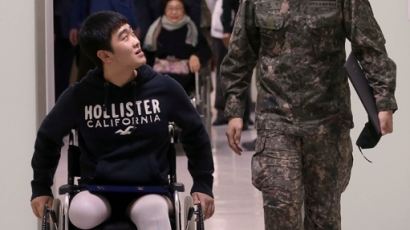 [단독] '북한지뢰' 다리 잃은 김정원 하사, 사이버사령부에서 군복무 계속한다