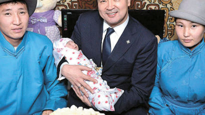 ‘아기 울음’ 전국 생중계하는 몽골