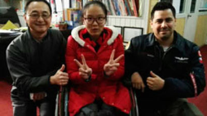 다리 잃은 중국 소녀, 조종사 꿈 이룬다