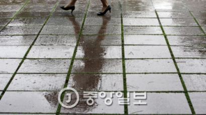 [오늘 날씨] 출근길 우산 챙기세요! 미세먼지는 여전히 '나쁨'