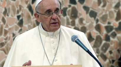 프란치스코 교황의 성탄 메시지 "소유에 취하지 말라"