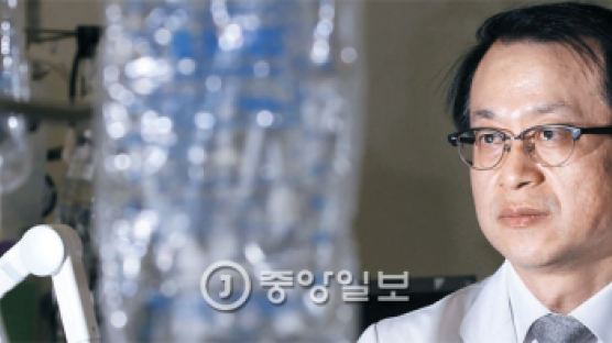 ‘품위 있는 죽음’ 연명의료 중단 법안 이끈 윤영호 교수