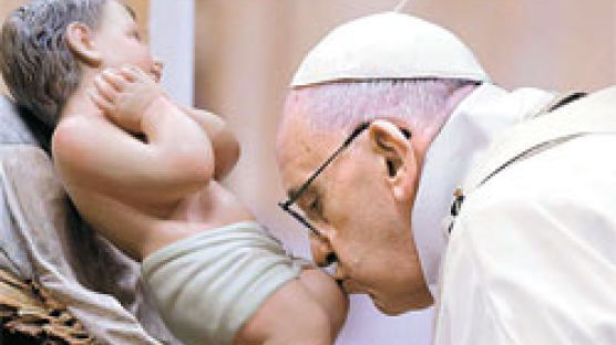 “난민 받아들이고 분쟁·갈등 끝내자” 프란치스코 교황 성탄 미사
