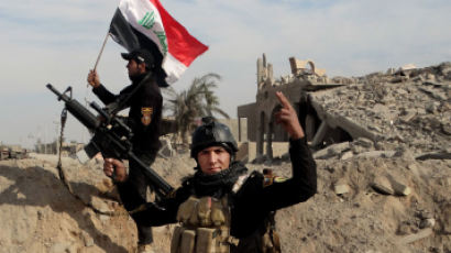 이라크군, IS 주둔 라마디 탈환 … 오합지졸 벗고 단독승리