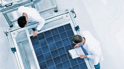 [올해를 빛낸 기업] 태양광 셀 생산 세계 1위, 5년 만에 햇볕 ‘쨍’