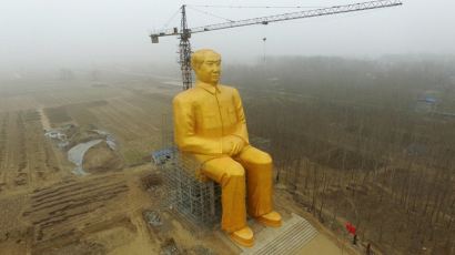 [세계의 사진] 5억원 들인 마오쩌둥 황금상…누굴 닮은 건지?
