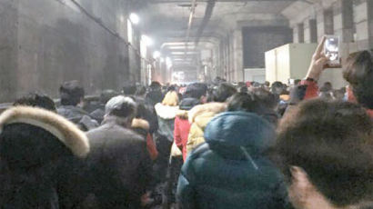 [사진] 지하철 4호선 고장, 800여 명 대피 소동
