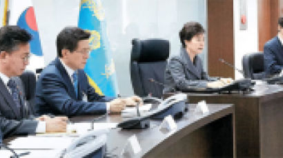 박 대통령 “교류 확대” 다음날 도발 … 남북관계 셧다운