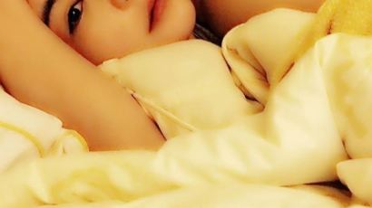 에이미, 美서 근황 공개…침대 셀카 '몽환적 느낌'