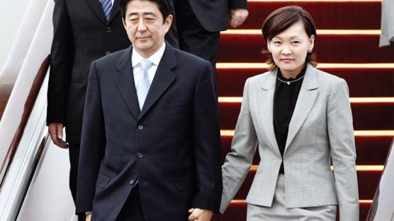 [일본정치] 아베 신조, 그 혈통과 성장의 비밀