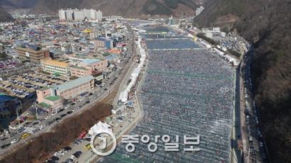 강원도 화천 산천어 축제 개막 9일만에 80만명 돌파
