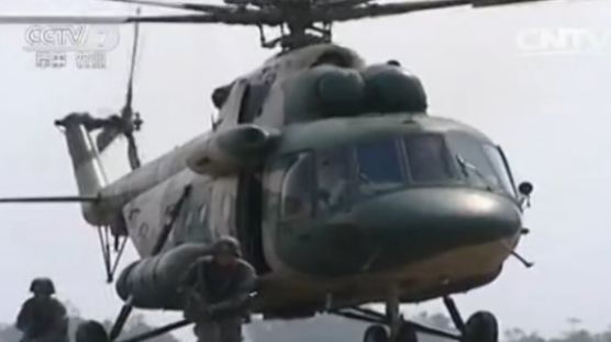 중국군 통합작전 영상 보니…헬기 탱크로 타격 뒤 공수부대원 점령