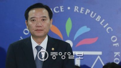 김현웅 법무부장관 "민노총 총파업, 불법 파업으로 엄정 대처" 