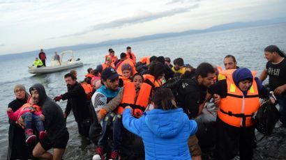 난민 구한 그리스 섬 주민들, 노벨평화상 후보에 올랐다