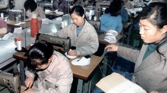 대북 제재 국면에…북한 노동자 더 보내달라는 중국 기업들