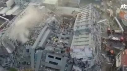 대만 지진, 17층 아파트 반파…생후 10일 여아 포함 최소 3명 사망