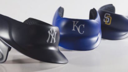 투수도 헬멧 쓴다…MLB 투수 보호위해 특수 모자 개발