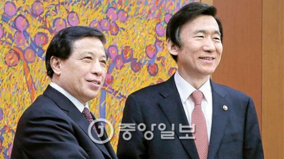 한국 온 중국 외교부 부부장 “사드 배치 신중해야”