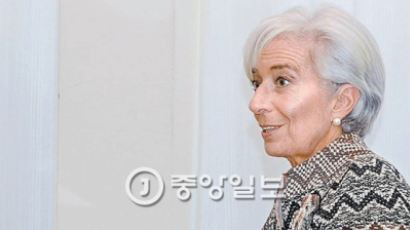 IMF 첫 여성 총재 라가르드, 5년 연임 확정 
